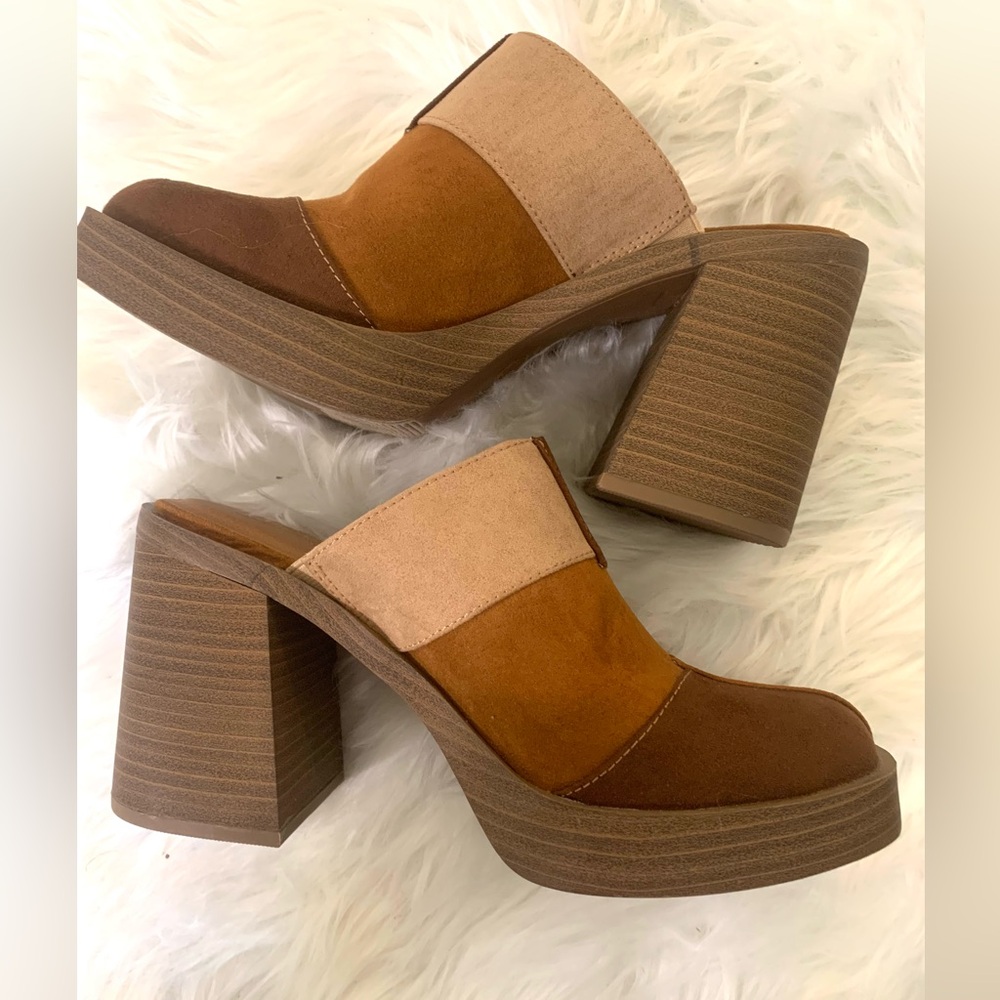 Universal Thread Tan and Brown Patchwork Platform… - image 1